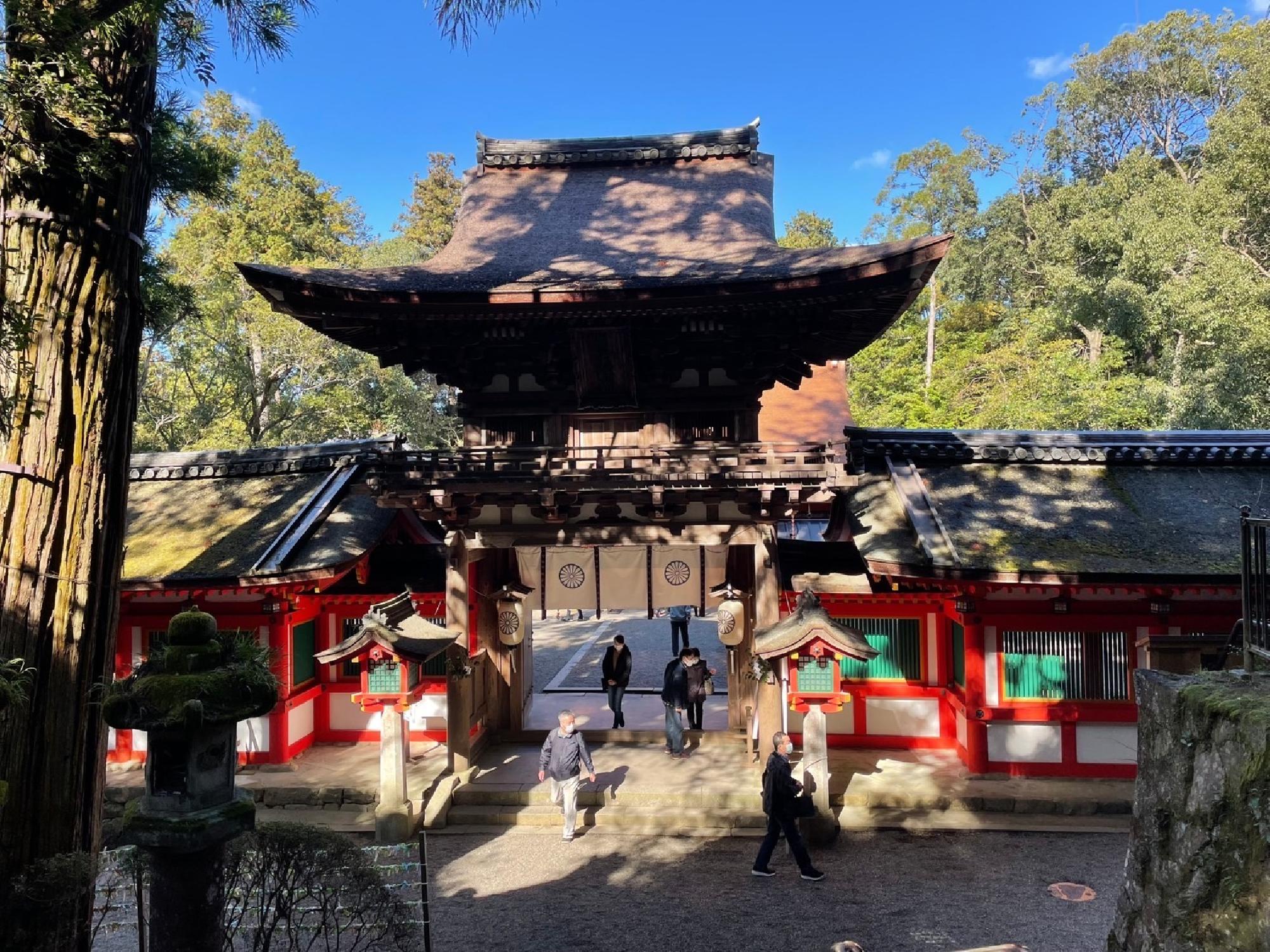  天理市の石上神宮にて