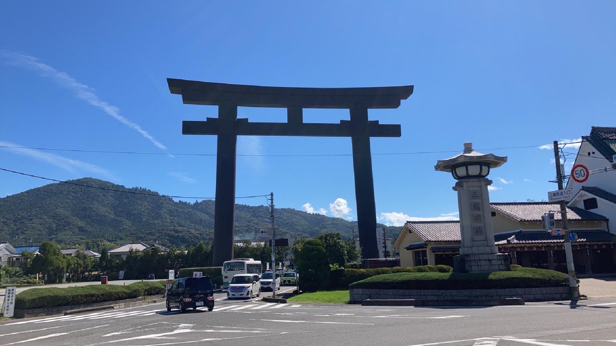  奈良県桜井市の大神神社の大鳥居