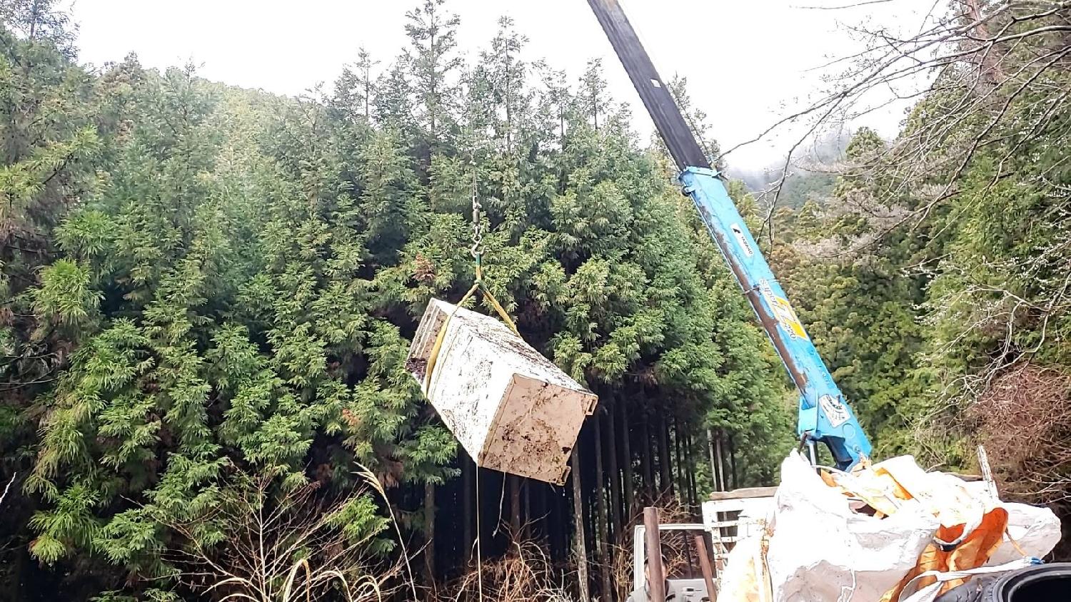 2022/06/27 09:00:00 人の目にふれない山や川はゴミだらけ