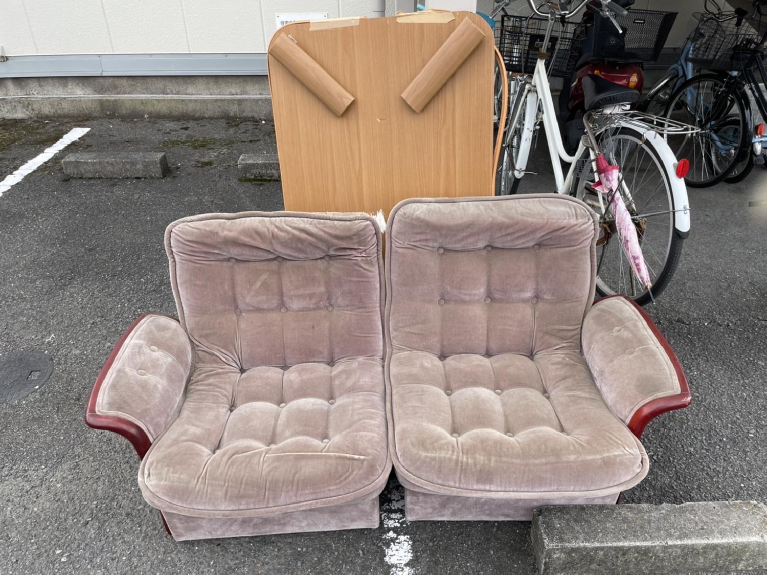  奈良県天理市のお客様よりソファーとローテーブルの回収のご依頼